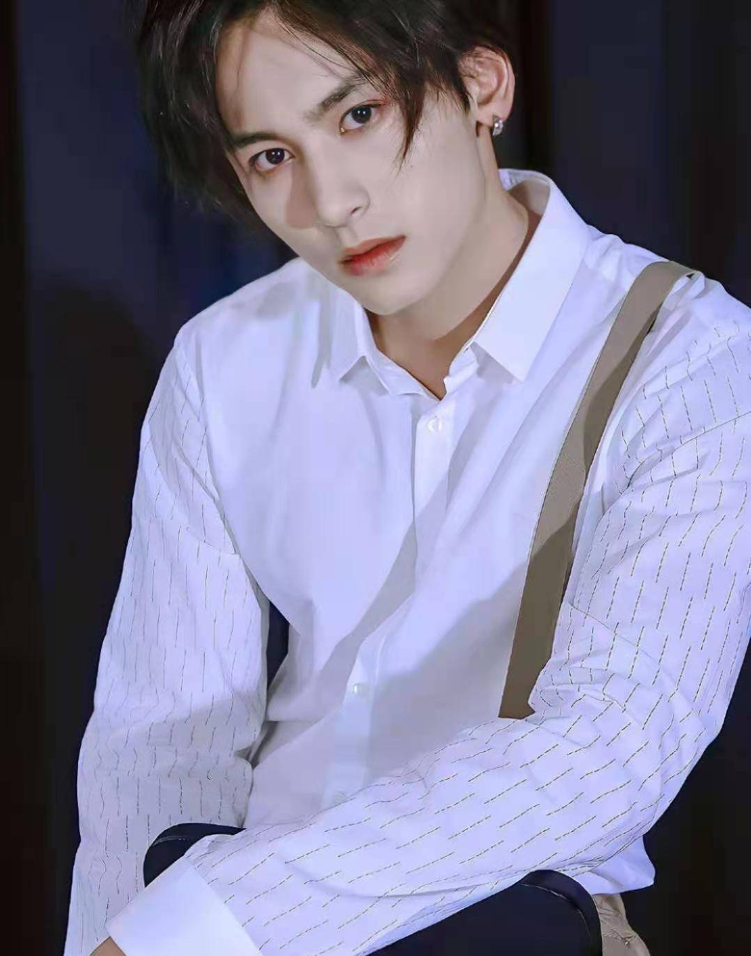 张哲瀚眼睛吸引人?曝其在饭局上被大佬夸赞,走红也难逃应酬