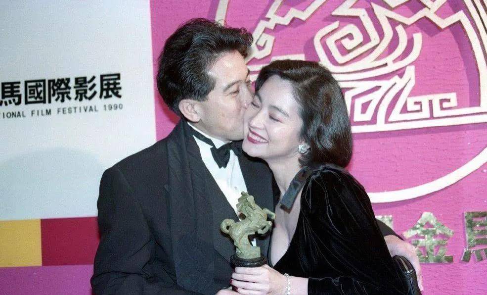 林青霞与秦汉的罕见照片,当年的三角恋情,为何最终的赢家是他?