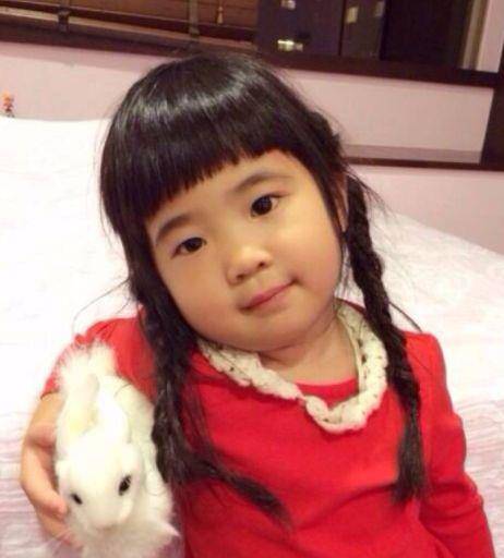 原创有种整容式长大叫曹格女儿今瓜子脸大长腿简直美到不敢认