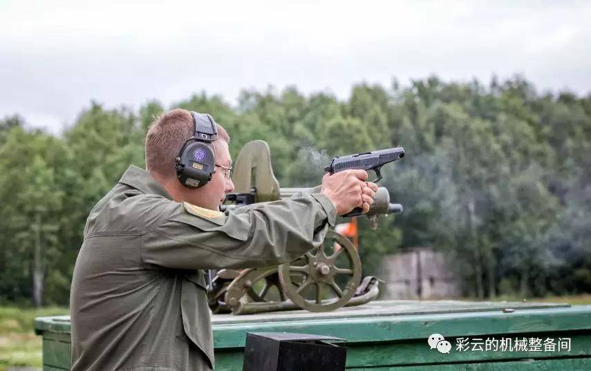 原创打嗑药弹的sr1斑蝰蛇手枪现实中装备俄联邦安全局干员