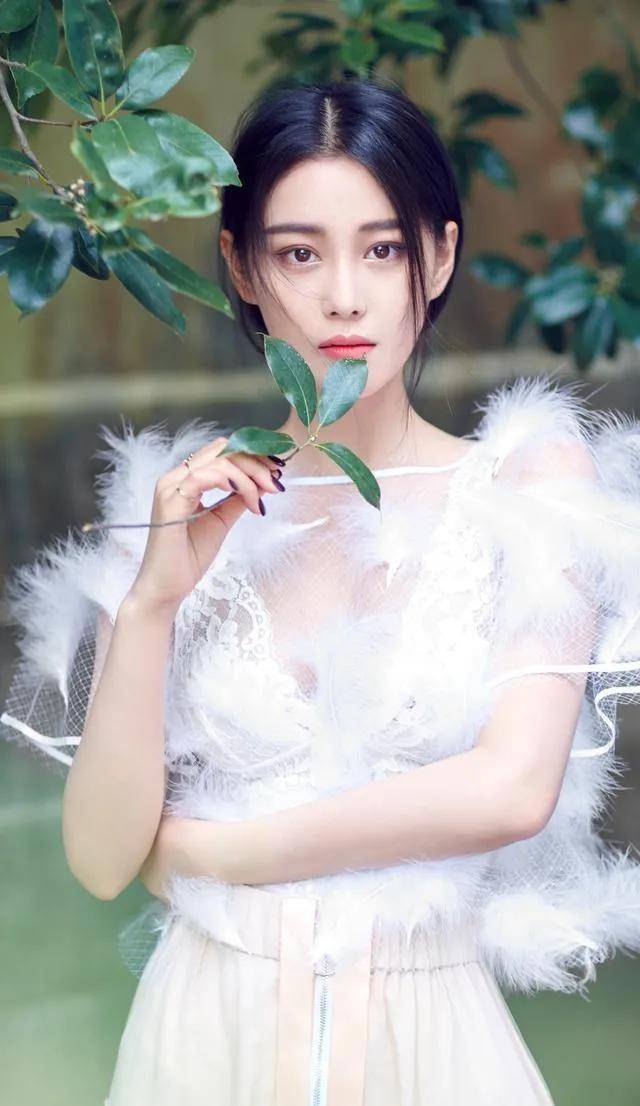 "话题女王"张馨予的洗白之路_吴卓羲