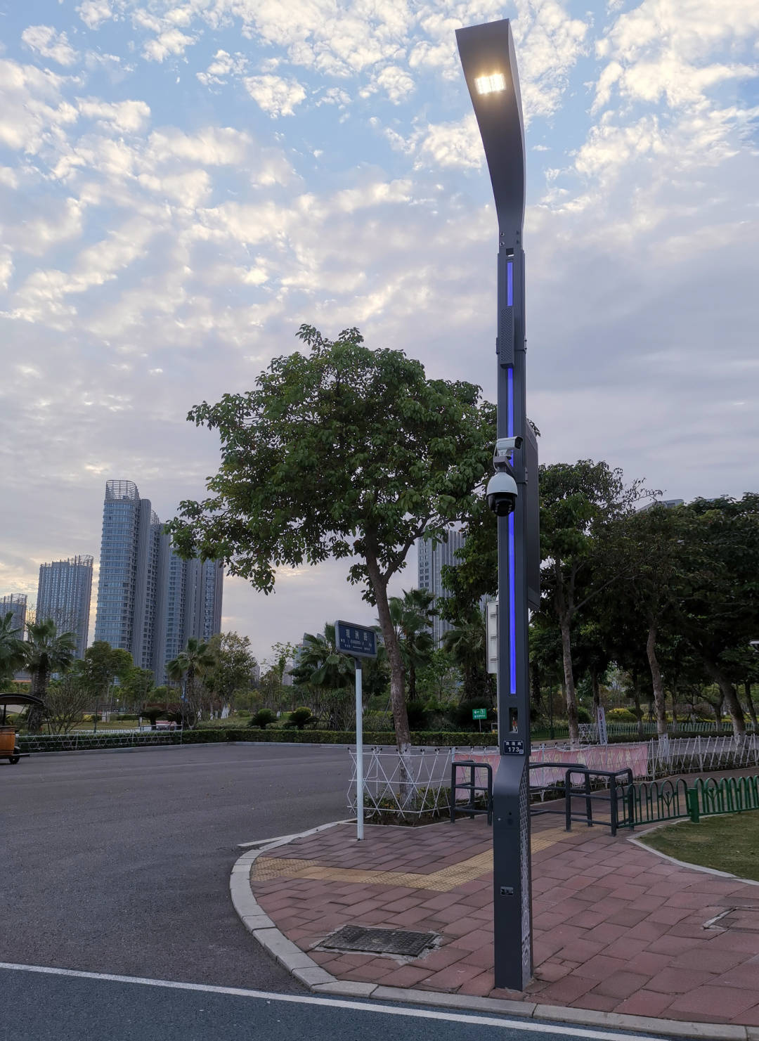 智联信通5g智慧路灯刷新 厦门"彩虹跑道"新颜值!【案例分享04】