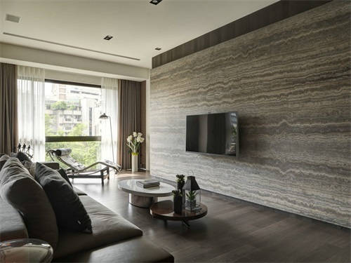 正常情况下,腻子墙是不可以直接贴墙纸的,但是如果墙面比较平整,干燥