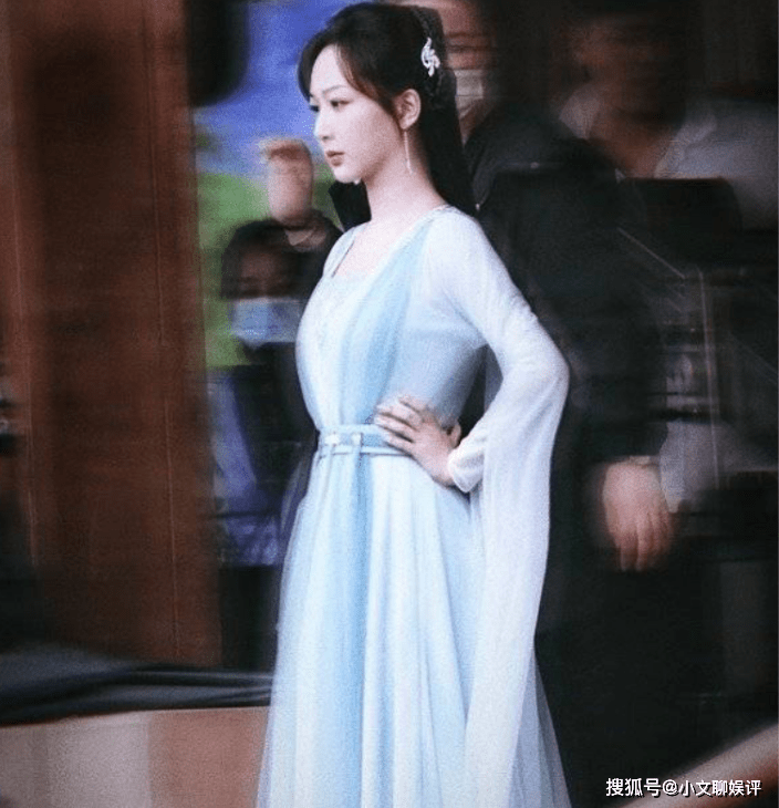 杨紫最新路透造型曝光 4d24d97a345b43408795f4e44b85c9d4.png