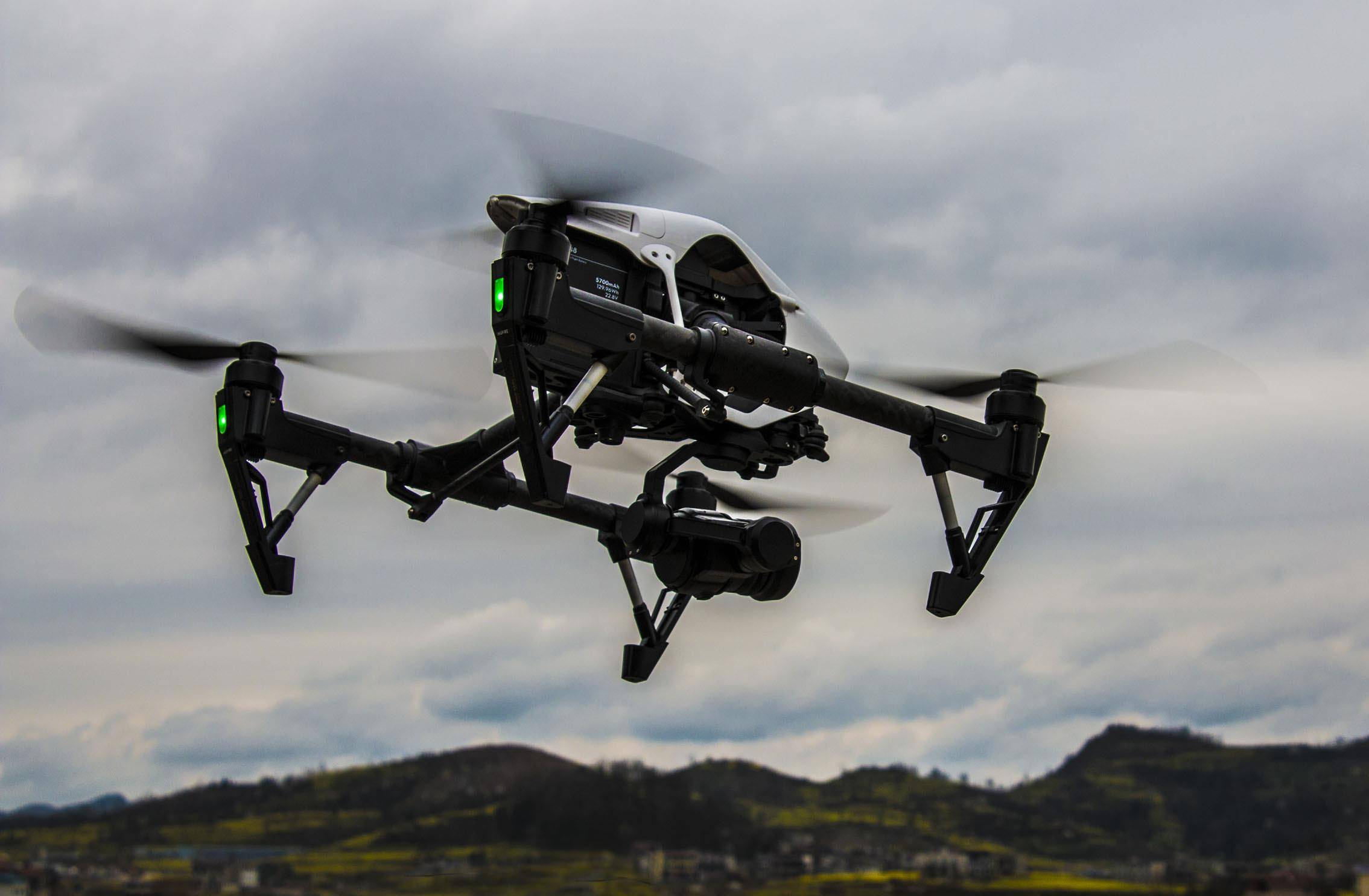 各显神通美军举行反小型无人机首次技术演示