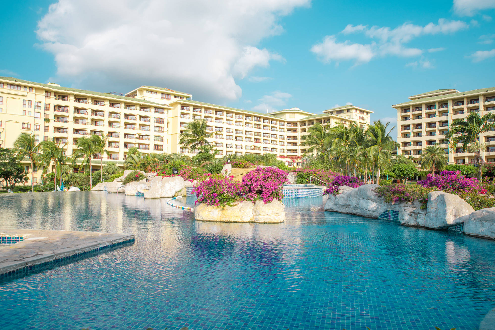 原创三亚亚龙湾这家独特的酒店推窗就可见大海令人心情倍感愉悦