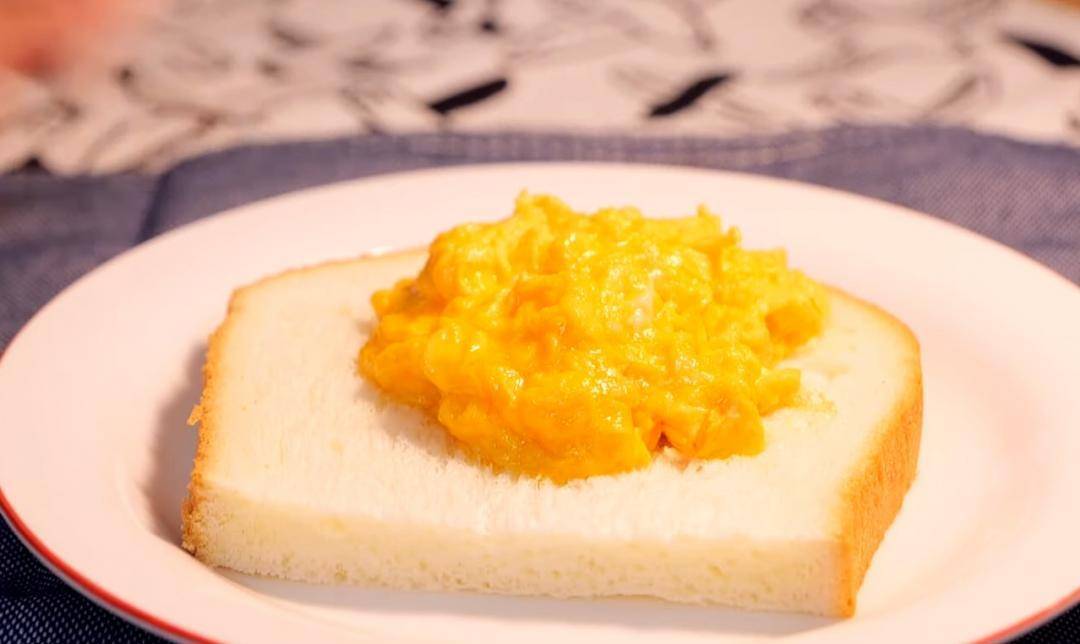 原创早餐蛋掌握完美熟度有诀窍太阳蛋炒滑蛋4种做法每天吃不腻