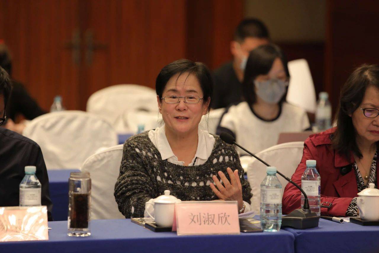 《光明日报》文艺部副主任李春利称赞该剧具有强烈的现实关照.