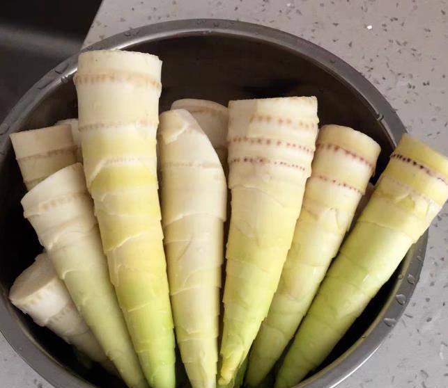 竹笋一年四季都可以吃到,冬笋,春笋,夏笋等,不过,春笋的味道会更浓郁