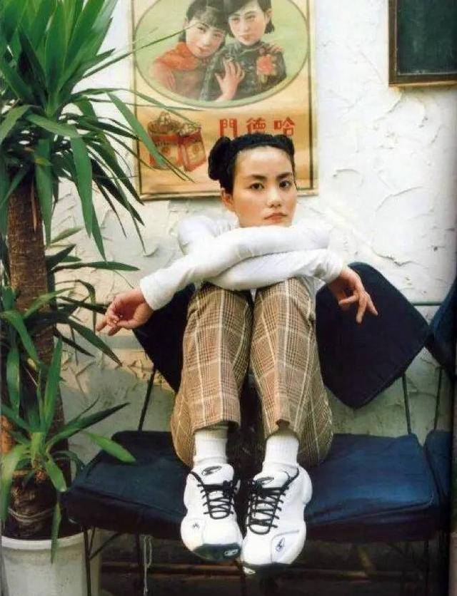 王菲丸子头照片曝出网友看到后纷纷表示这是要上工了吗