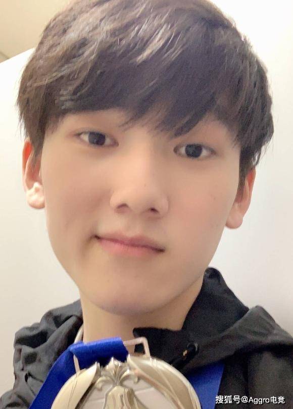 原创lpl阿水"社死"现场!开播曝光搜索记录:求姻缘该去哪个寺