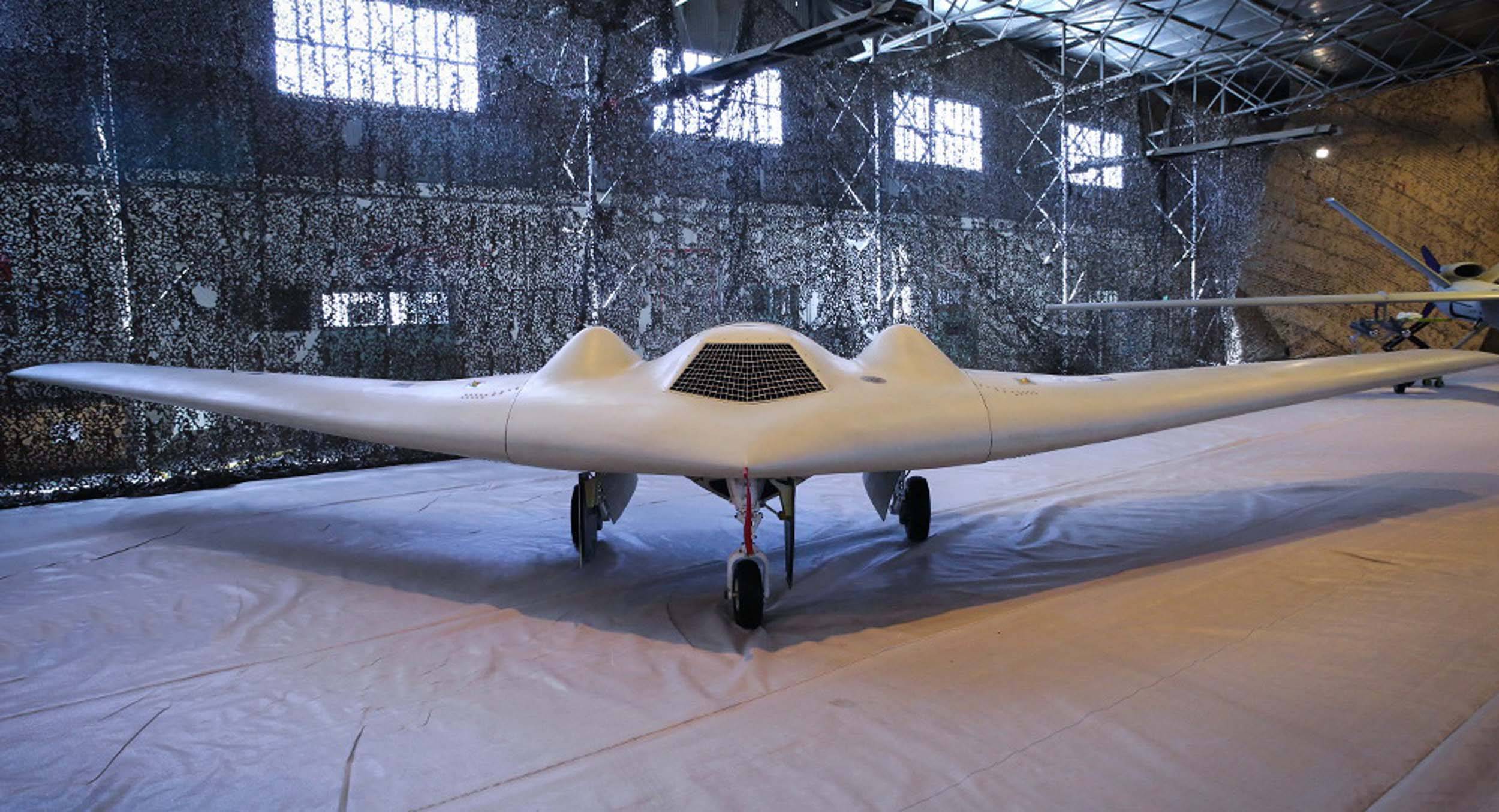 rq-170被伊朗捕获,美国无奈承认其退役,却仍在实施秘密测试!_无人机