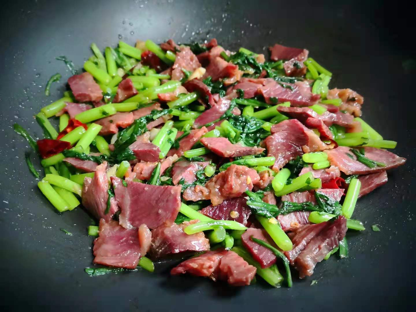 原创
春天最该吃的蔬菜,天然“养肝菜”,和牛肉简单一炒,营养又滋补