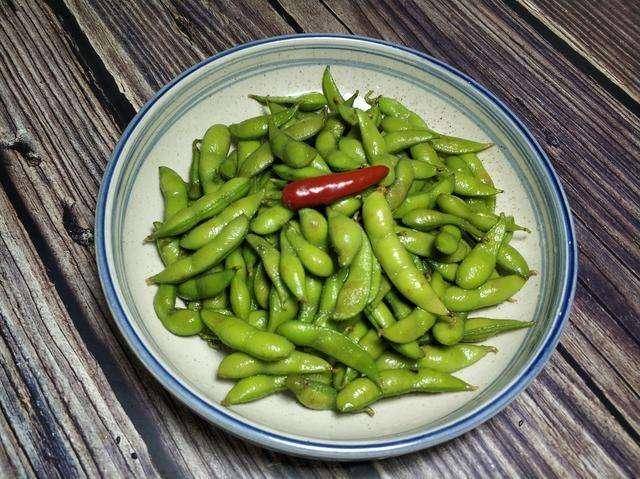 原創水煮毛豆,不要直接下鍋煮,記住這2點,毛豆翠綠還入味