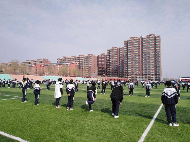 张北县第二中学九年级全体同学进行了中考体育模拟测试