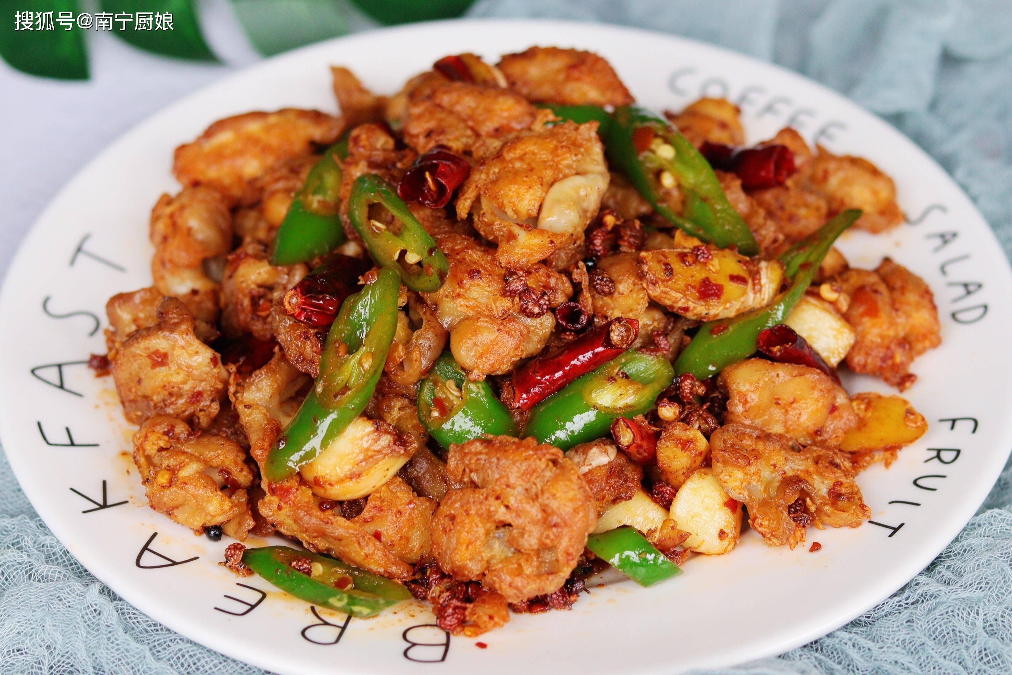 爆炒肥肠在家这样做酥香下饭又下酒每次做这道菜老公都喝嗨了