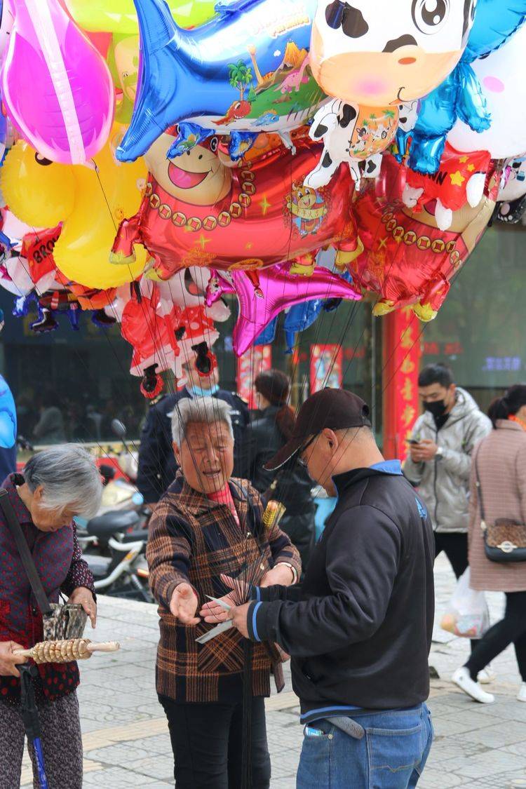 华山庙会踩踏事件图片