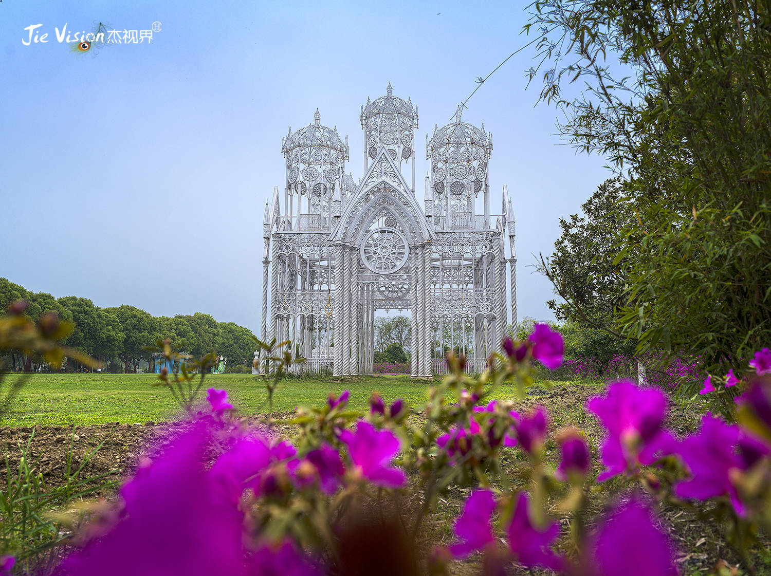 原创五一假期新玩法在公园中野炊与孔雀同舞给孩子的一个惊喜花伴湾