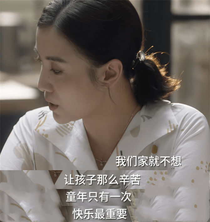 超超不愿学习被骂哭,欢欢的反应更扎心 | 微头条