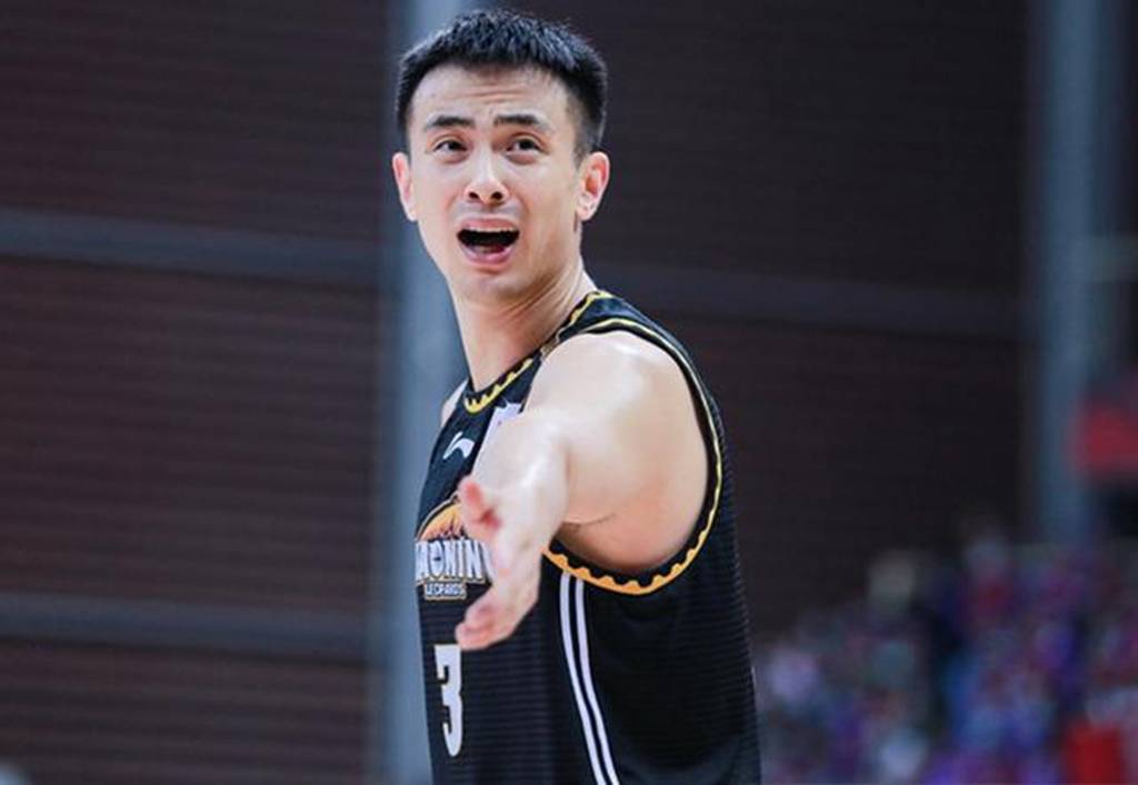 原创杨鸣意料之外25岁辽篮天才18分钟6犯离场女友在辽篮人气高