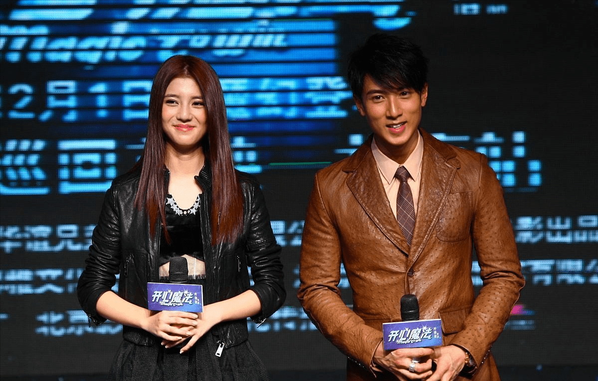 原创林峰旧爱真是挺大方镂空裙拼接蕾丝一展朦胧美骨架宽好在腿长