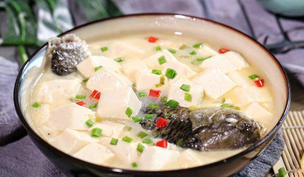 怎么样炖鱼汤才有营养 77339093fab040dd8905ca3e4cd18423.jpeg