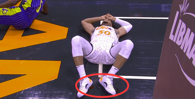 nba再受伤一球员开放性骨折地上多处血迹队友吓到后退