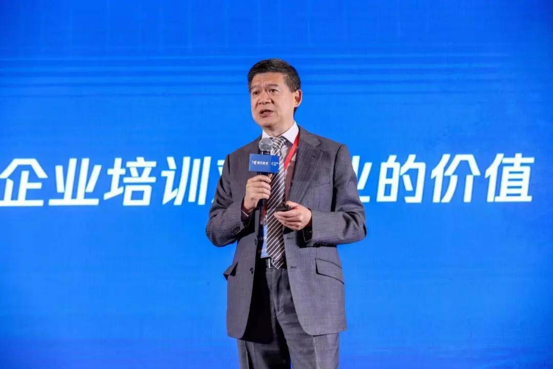 腾讯meet峰会现场竞越顾问创始人朱力谈企业培训和评价的价值