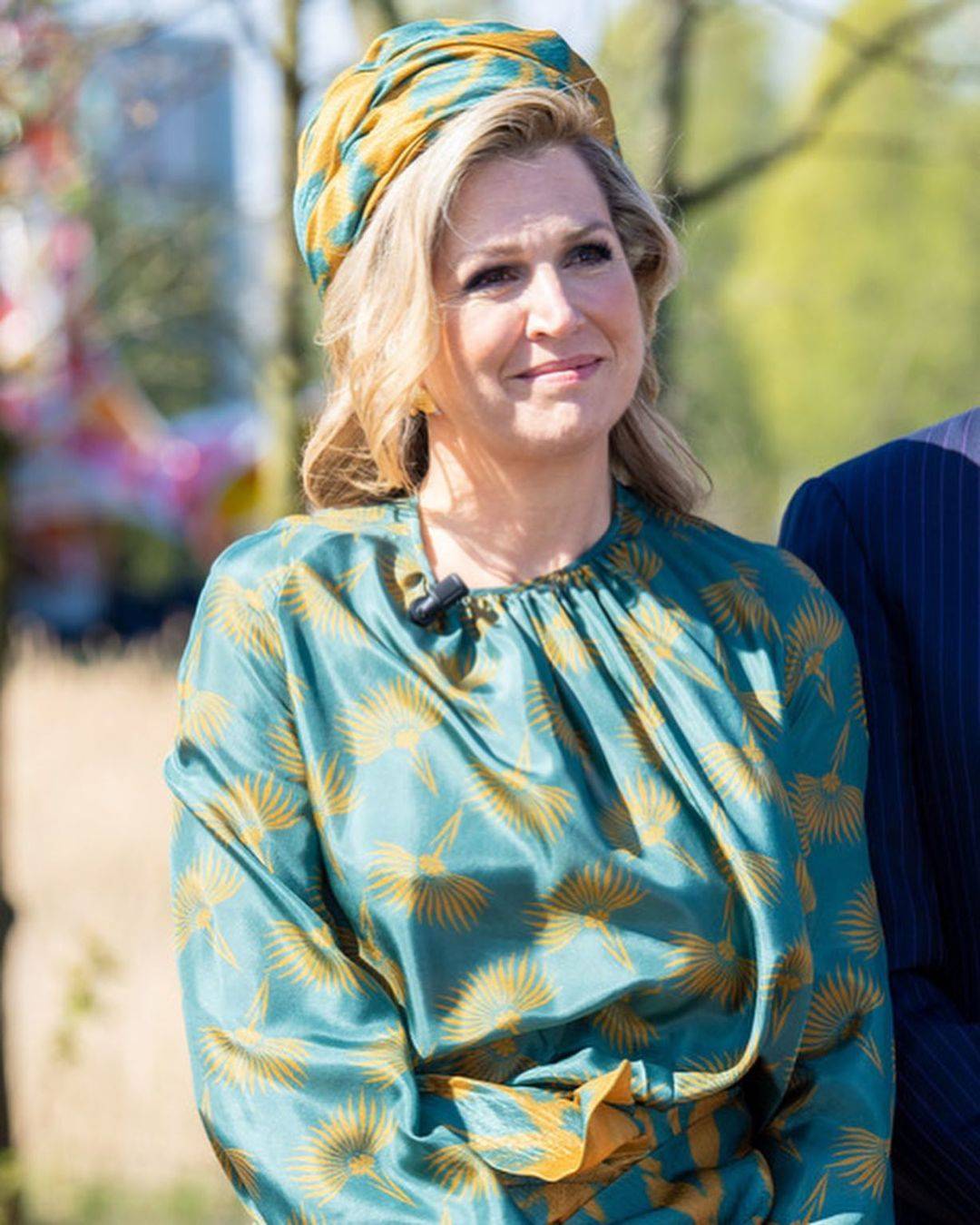 荷兰王室齐聚,一家五口颜值似复刻,200斤大公主穿阔腿裤太笨重