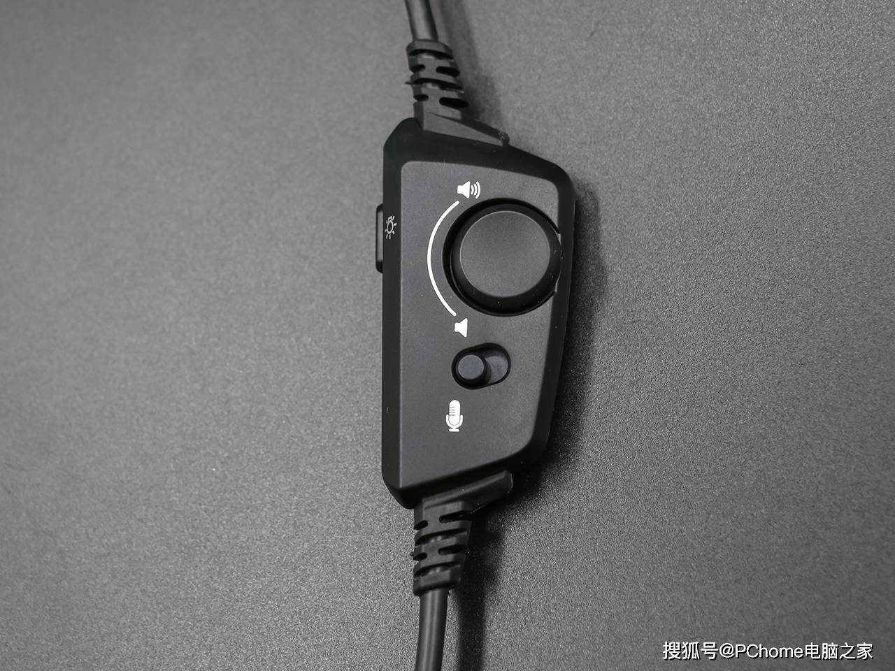评测|带你领略游戏世界中的震撼 雷柏VH710电竞耳机评测