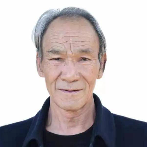 李自铭先生是昆明市四甲人,自幼饱受生活磨练,高中毕业后,历任生产