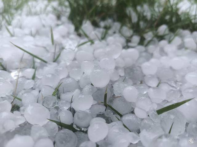 冰雹突袭文山市区道路变冰河昆明的强对流天气也在路上了