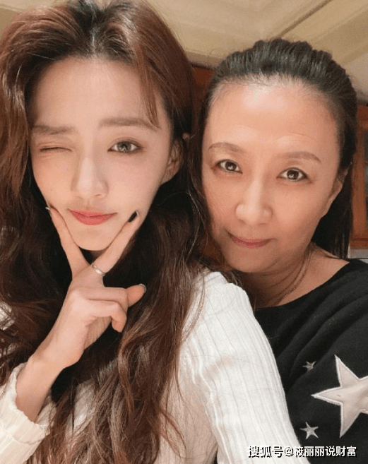 宋妍霏家里有多钱听听她说爸妈日常一般人羡慕不来