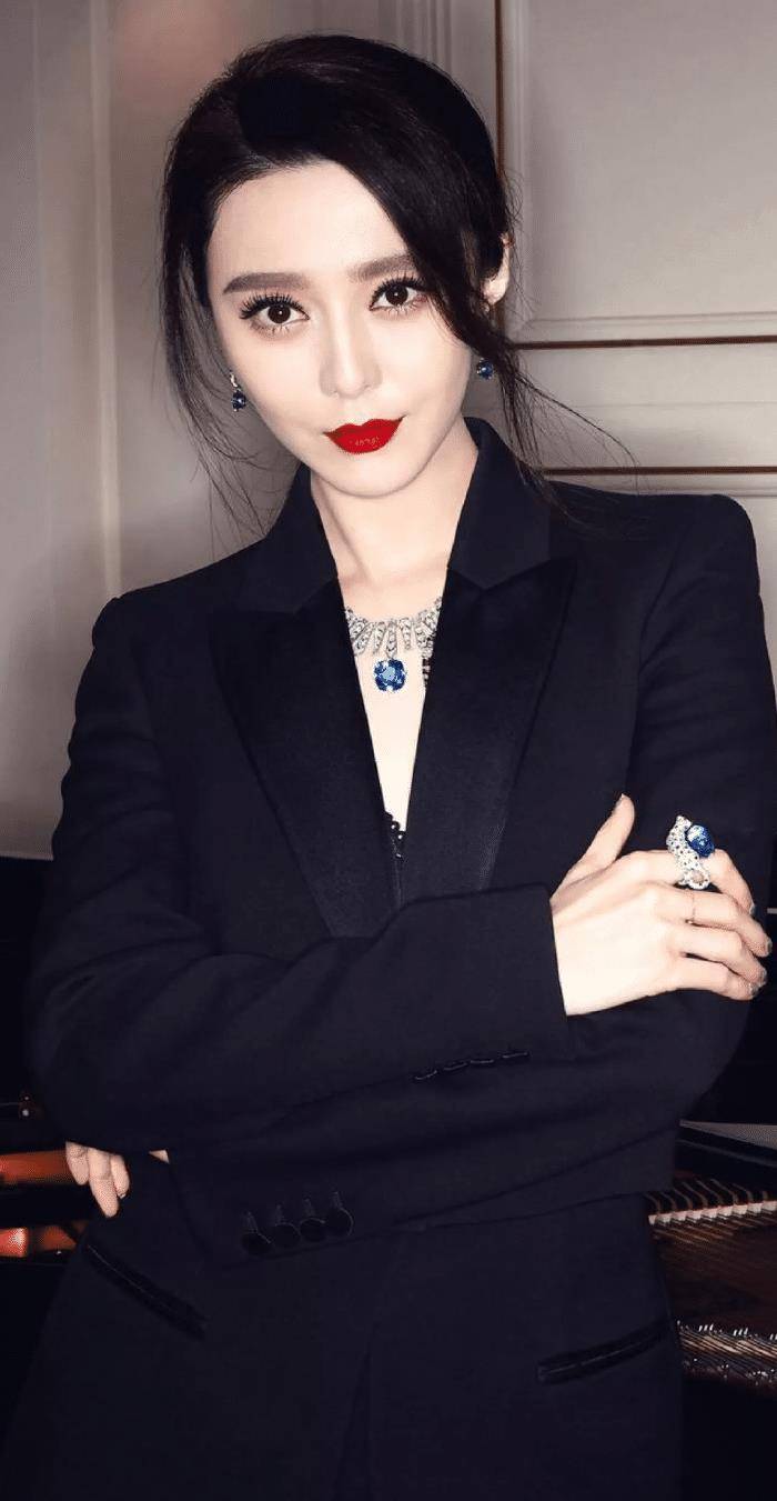 出道十多年,从"演员"沦落为"网红",被称为娱乐圈最惨女艺人_文梦洋