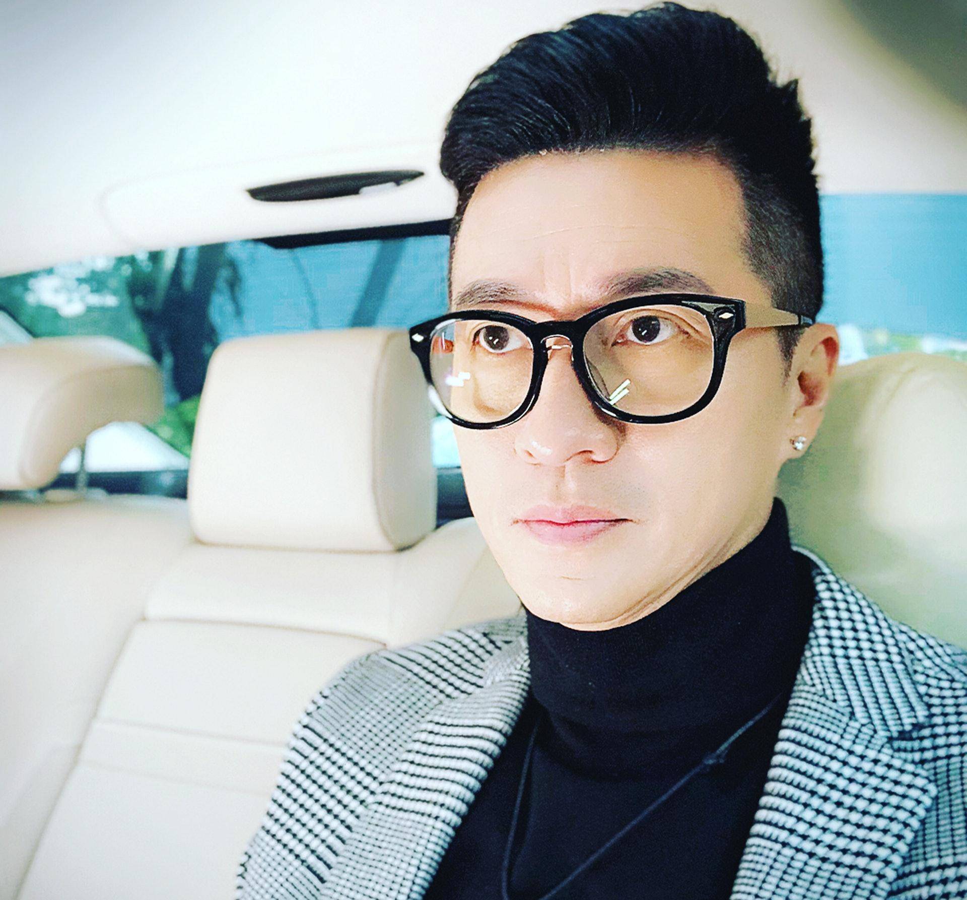 翻看林韦辰个人社交账号上曝光的照片,发现今年已经58岁的他,保养得