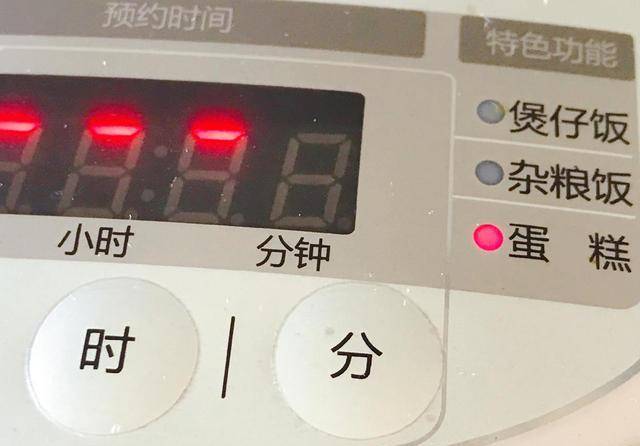 白霜|电饭锅别只煮饭了，教你做蛋糕，只需要一搅一拌，香甜绵软