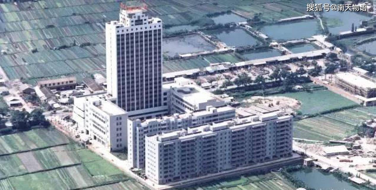 1994年国防大厦屹立在天河石牌的田野中间!