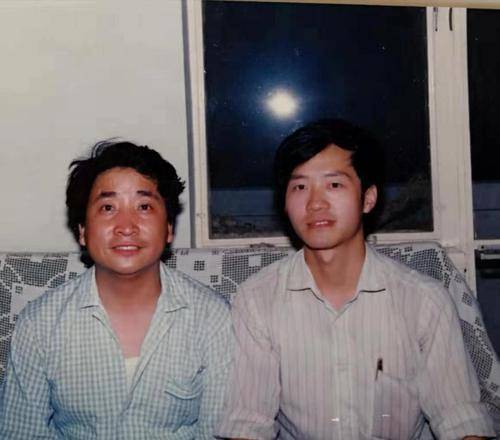 的地位很像,而且比郭德纲帅,算是舞台上一位充满活力的"年轻"小伙