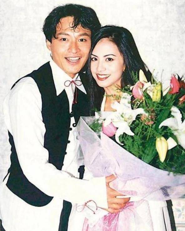 最开始是马景涛看上了吴佳妮,当时吴佳妮作为一名新人演员,对于马景涛