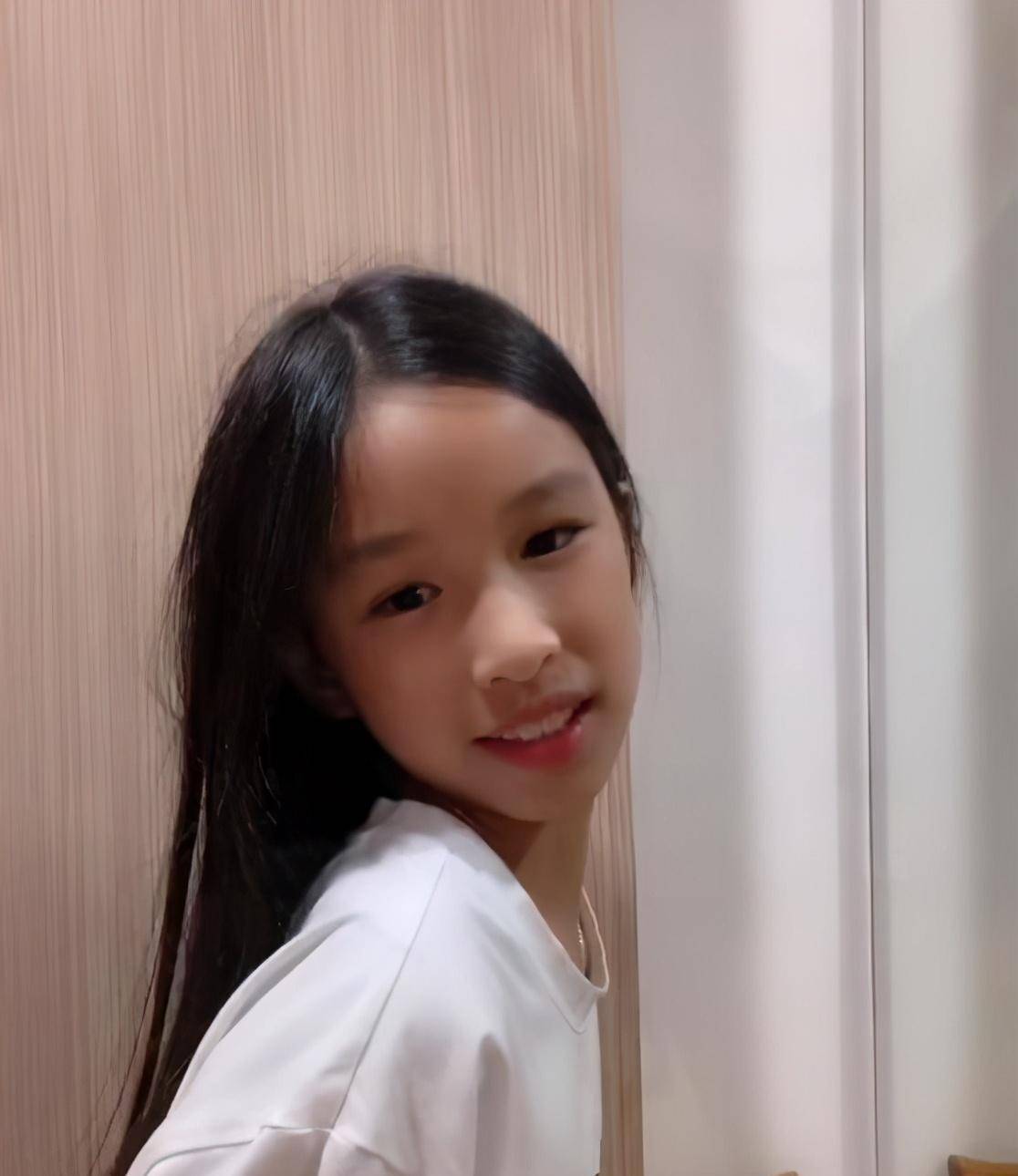 原创​张庭晒女儿最新动态谈林家菱长相问题林家菱回应自信又机智