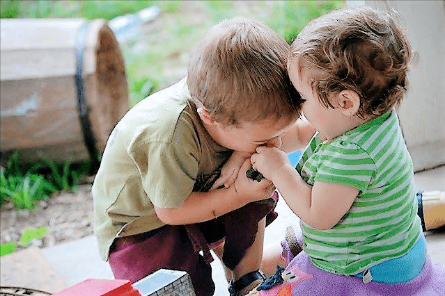 如何防止幼兒咬人：家長與托嬰中心老師共同對齊一致處理流程