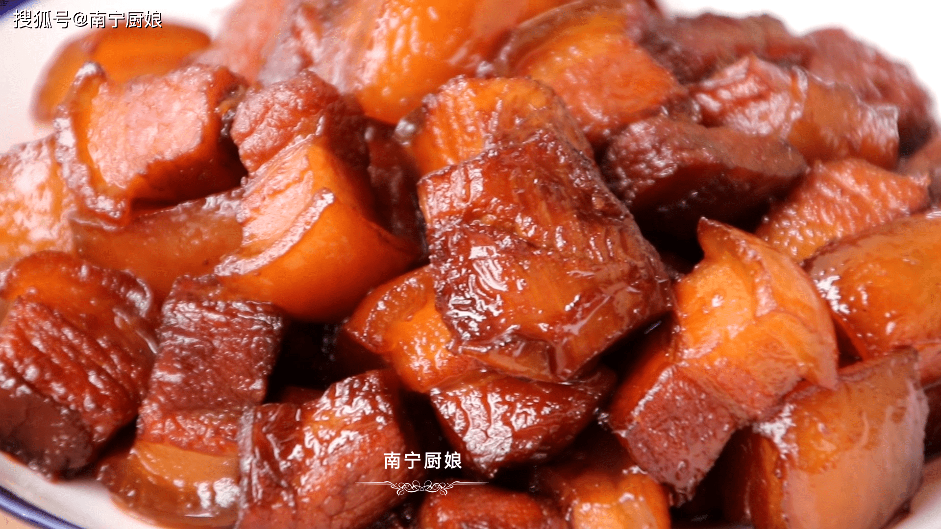 做红烧肉时焯水和直接炖都不对大厨教你正确做法软糯还不腻