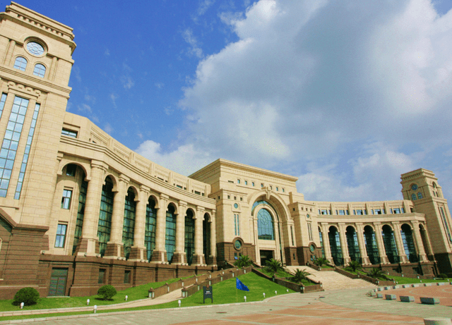 世界前三大学 67896a2cd1344b6ba586002e43332203.png