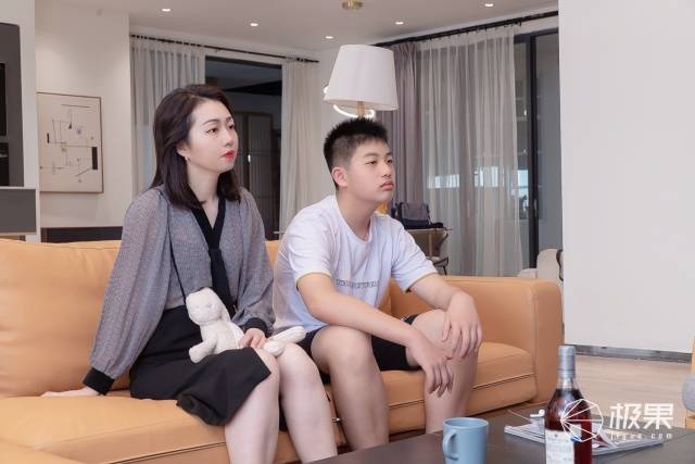 设计|看电视比在影院还精彩？画面逼真无残影，沉浸感十足比3D眼镜还刺激