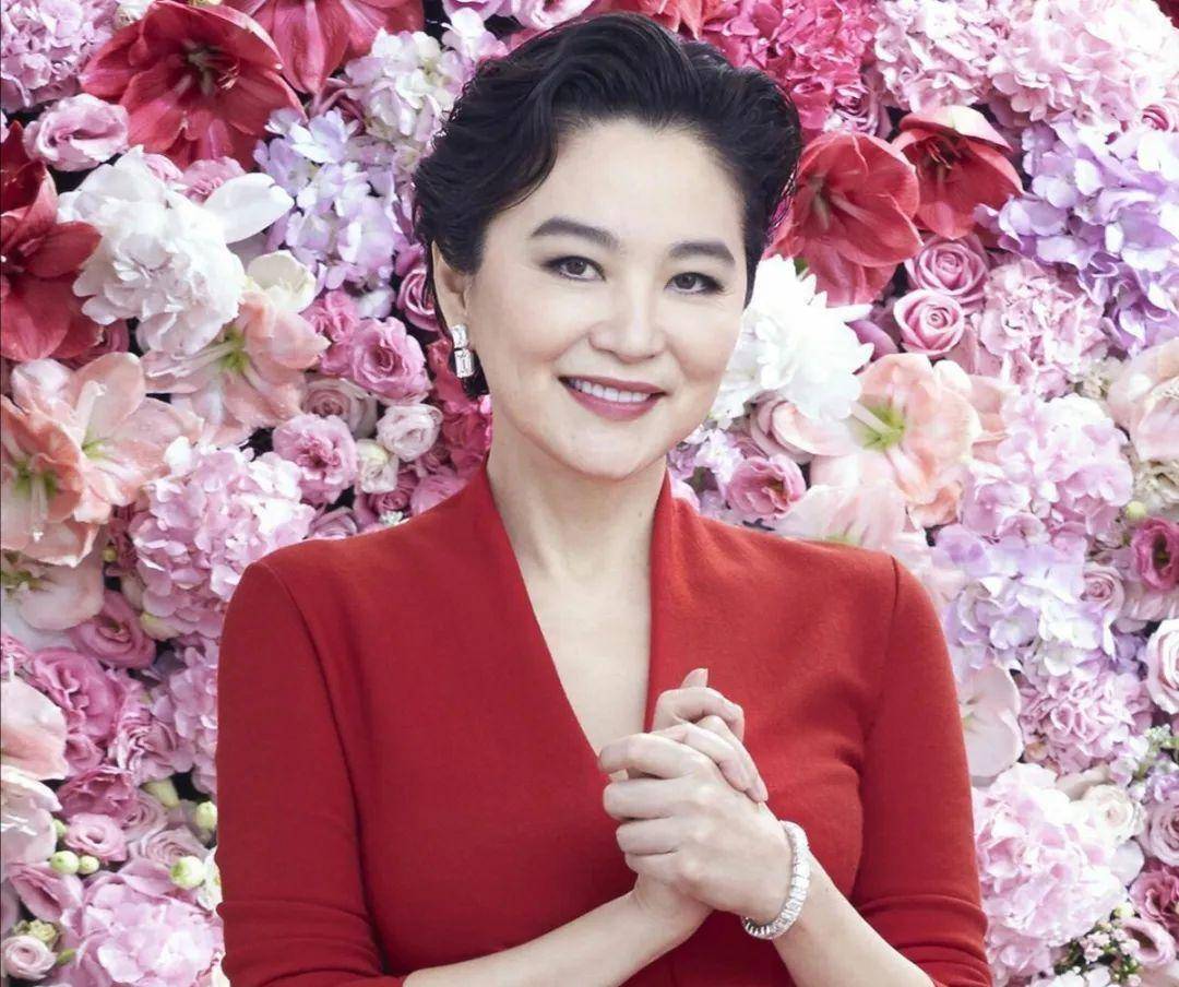 林青霞姐姐,失散36年才相聚,每月450元退休金,这就是典范_林莉