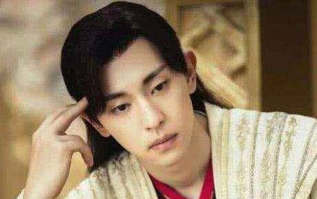 郭敬明曝邓伦肌肉：他的身材非常夸张，赞其7天只为拍一场戏