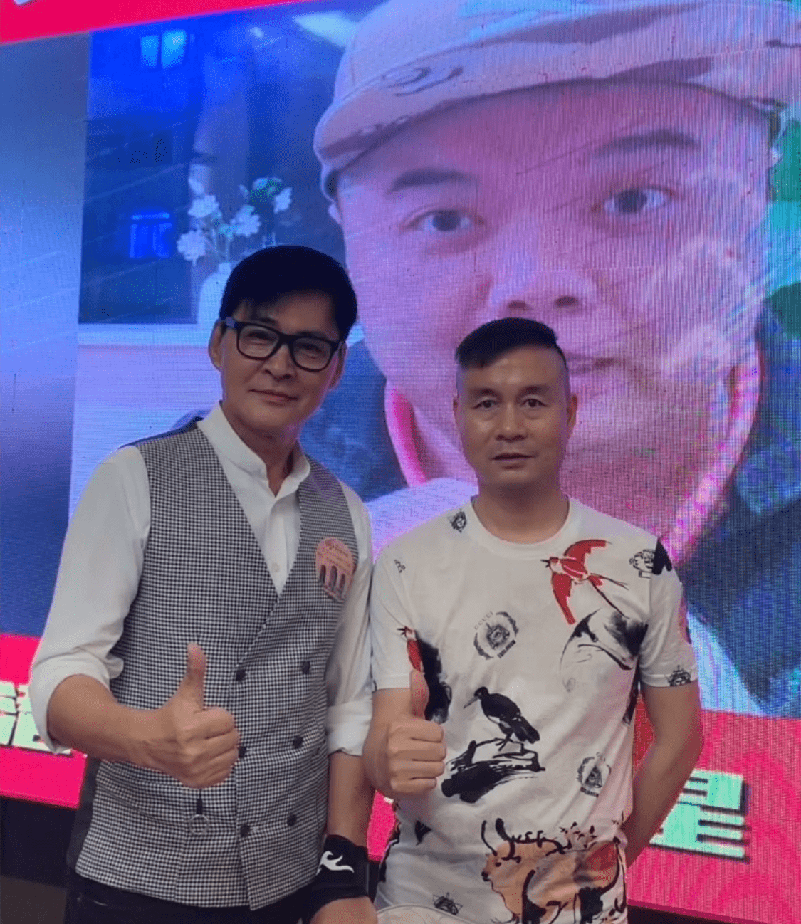 万梓良携徒弟现身,顾冠忠年轻似小伙_香港