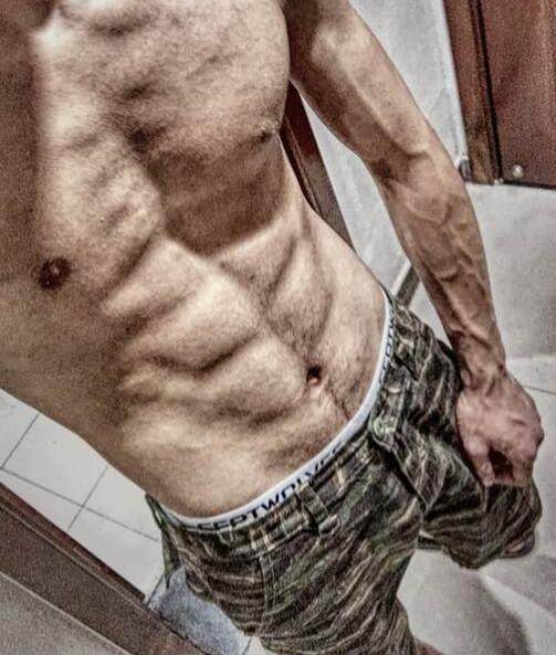 如何让自己有肌肉 974be982ebea425dab42fff29cf5daba.jpeg