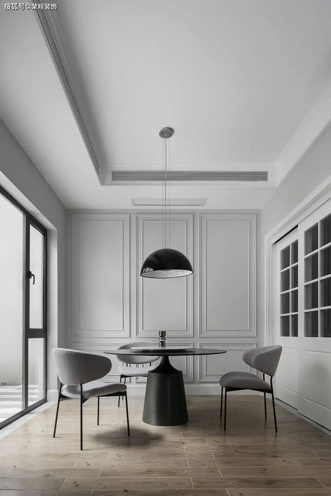 经典灰白蓝色塑造简约空间立体感