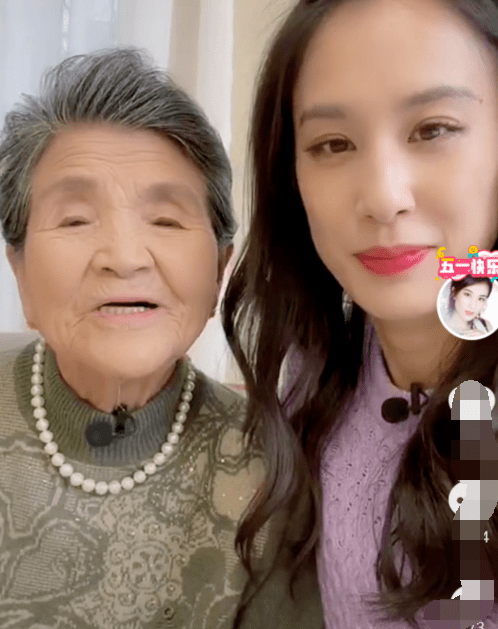 原创黄圣依晒童年与妈妈合照带婆婆荡秋千杨子发文夸奖妻子庆母亲节